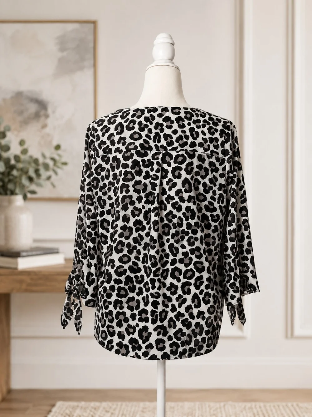 Michael Kors Women's Leopard Print Tie Sleeve Blouse Size Medium Black & White